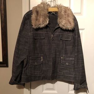 Light jacket with detachable fur collar